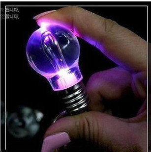  可爱创意七彩变色钥匙扣 LED炫彩灯泡装饰钥匙扣