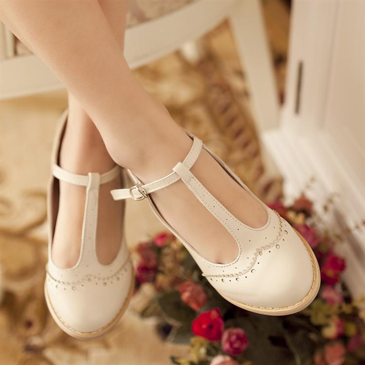 英伦复古雕花镂空中...