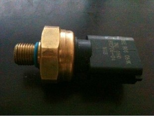 奥迪A6L A4B7 2.0T燃油压力传感器压力开关 编