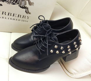  特春季新款韩版英伦复古尖头系带粗跟低跟铆钉低帮休闲单鞋女鞋子