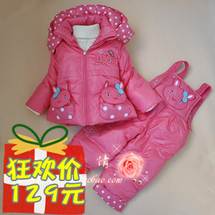  反季新款正品小男女儿童羽绒服套装 宝宝羽绒外套+背带裤