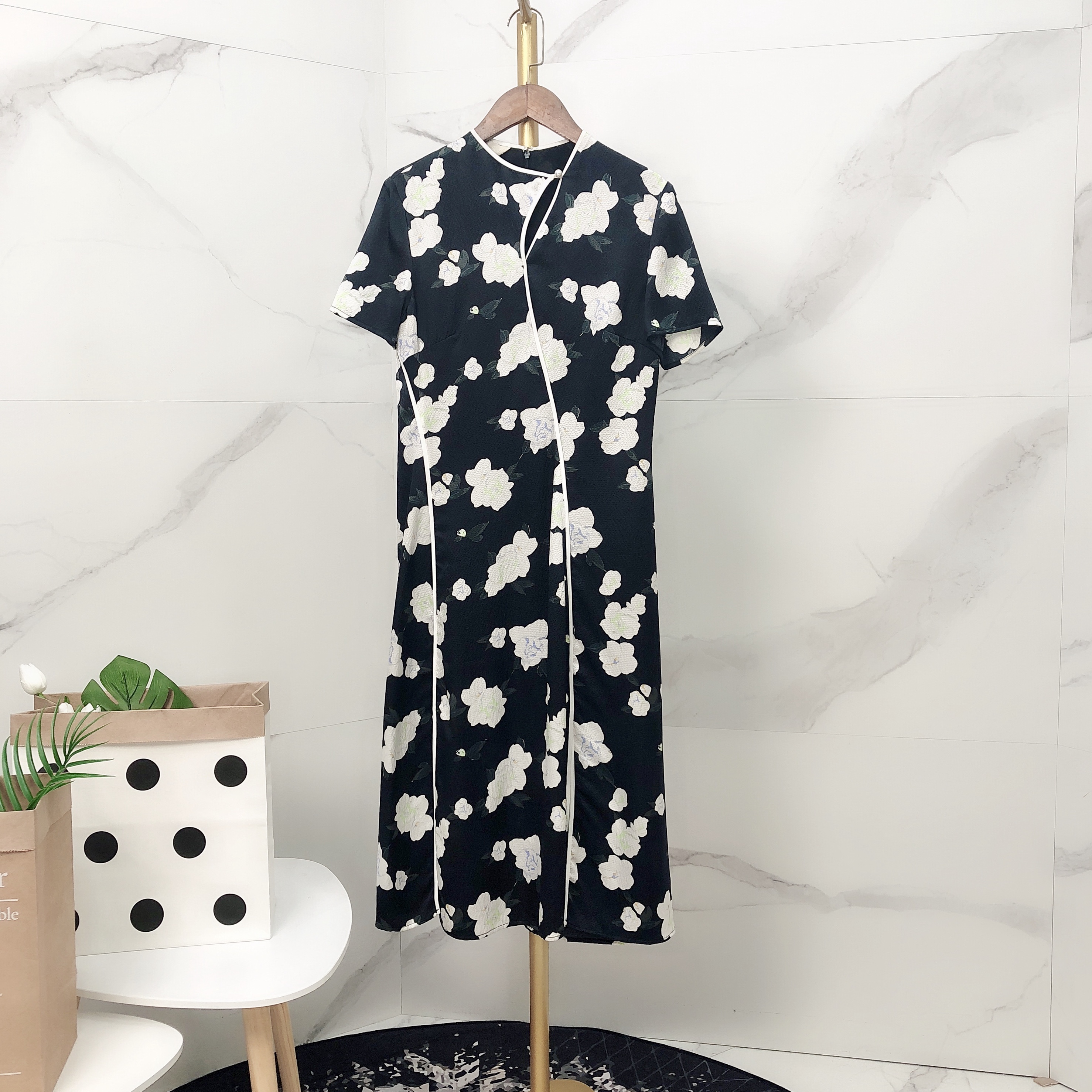 【戈莱薇】F1030653 碎花旗袍在类目 女装/女士精品, 婚纱/旗袍/礼服, 旗袍中 - 来自Buy2taobao.com提供专业的淘宝代购服务