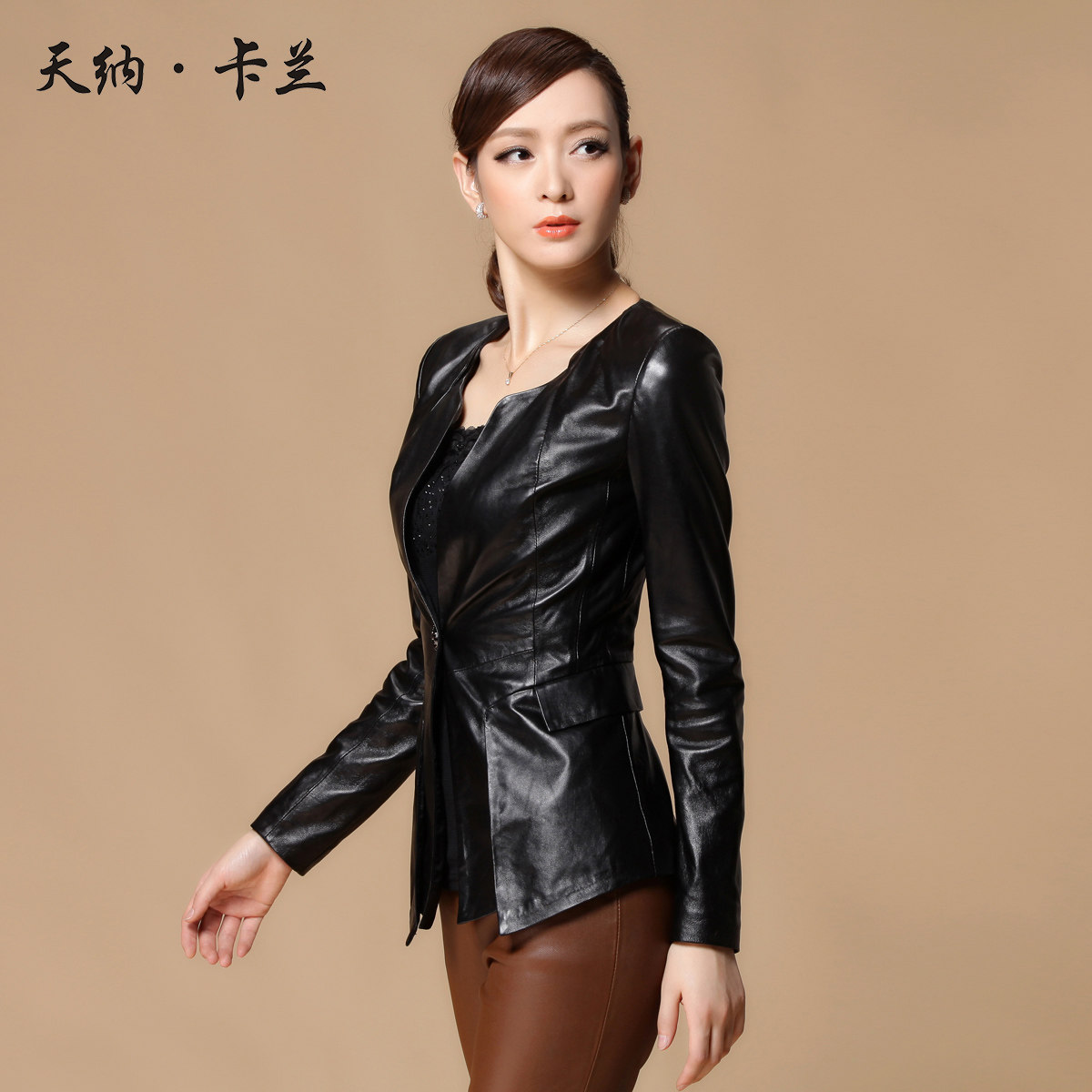 【图】2013秋冬新款艾斯嫚儿<em>皮衣女</em>真皮皮衣