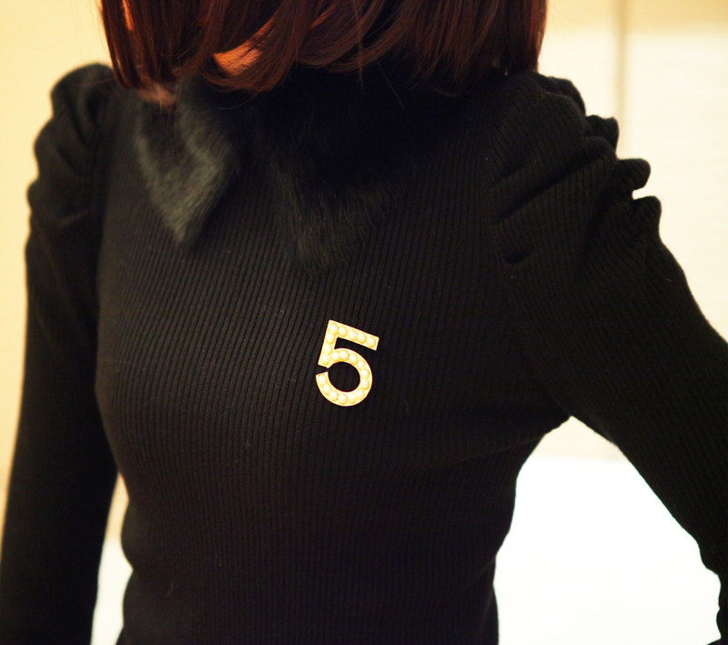 2012秋冬新款女装 <em>韩版</em>兔毛领泡泡袖<em>修身毛衣</em>