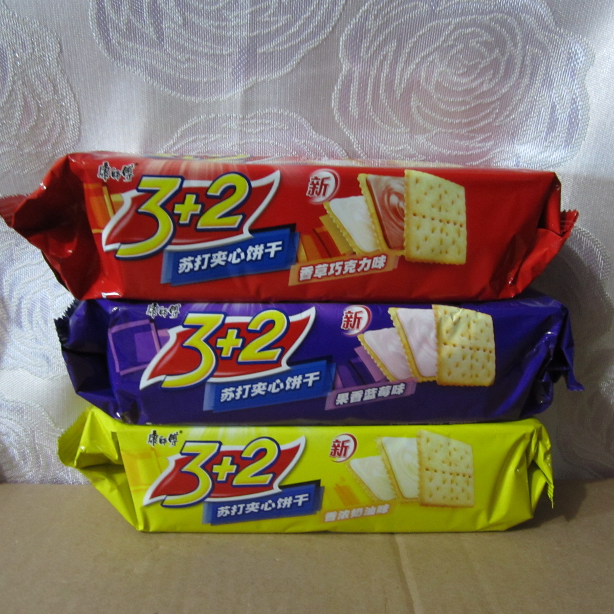 康师傅3 2苏打夹心饼干 125g甜味梳打饼干 休闲饼干 零食饼干