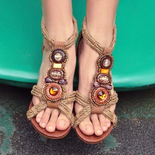  夏季新款圆头小坡跟鞋波西米亚民族风凉鞋撞色串珠女鞋子