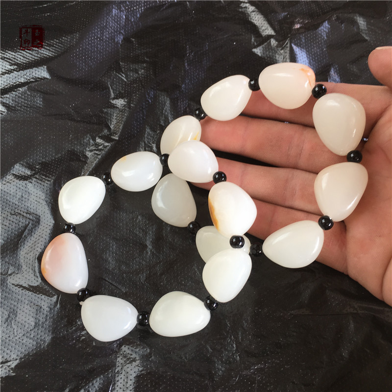 精品天然玉石原石手鏈 阿富汗 白玉 綠色玉帶皮手鏈 廠家直銷在類目 珠寶/鑽石/翡翠/黃金, 其他天然玉石, 手飾中 - 來自Buy2taobao.com提供專業的淘寶代購服務