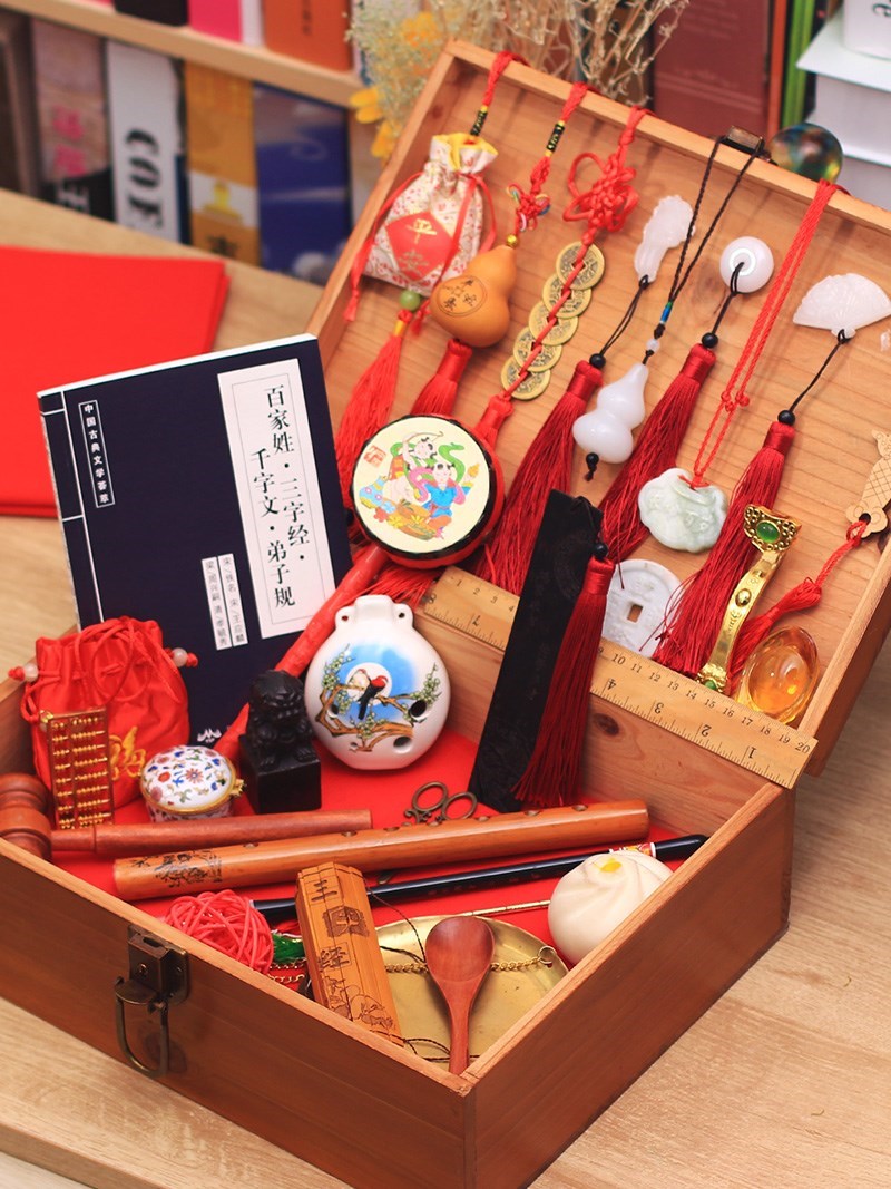 过周岁抓周用品宝宝一周岁生日布置女孩套装中式男孩百天周岁礼小在类目 玩具/童车/益智/积木/模型, 其它玩具中 - 来自Buy2taobao.com提供专业的淘宝代购服务