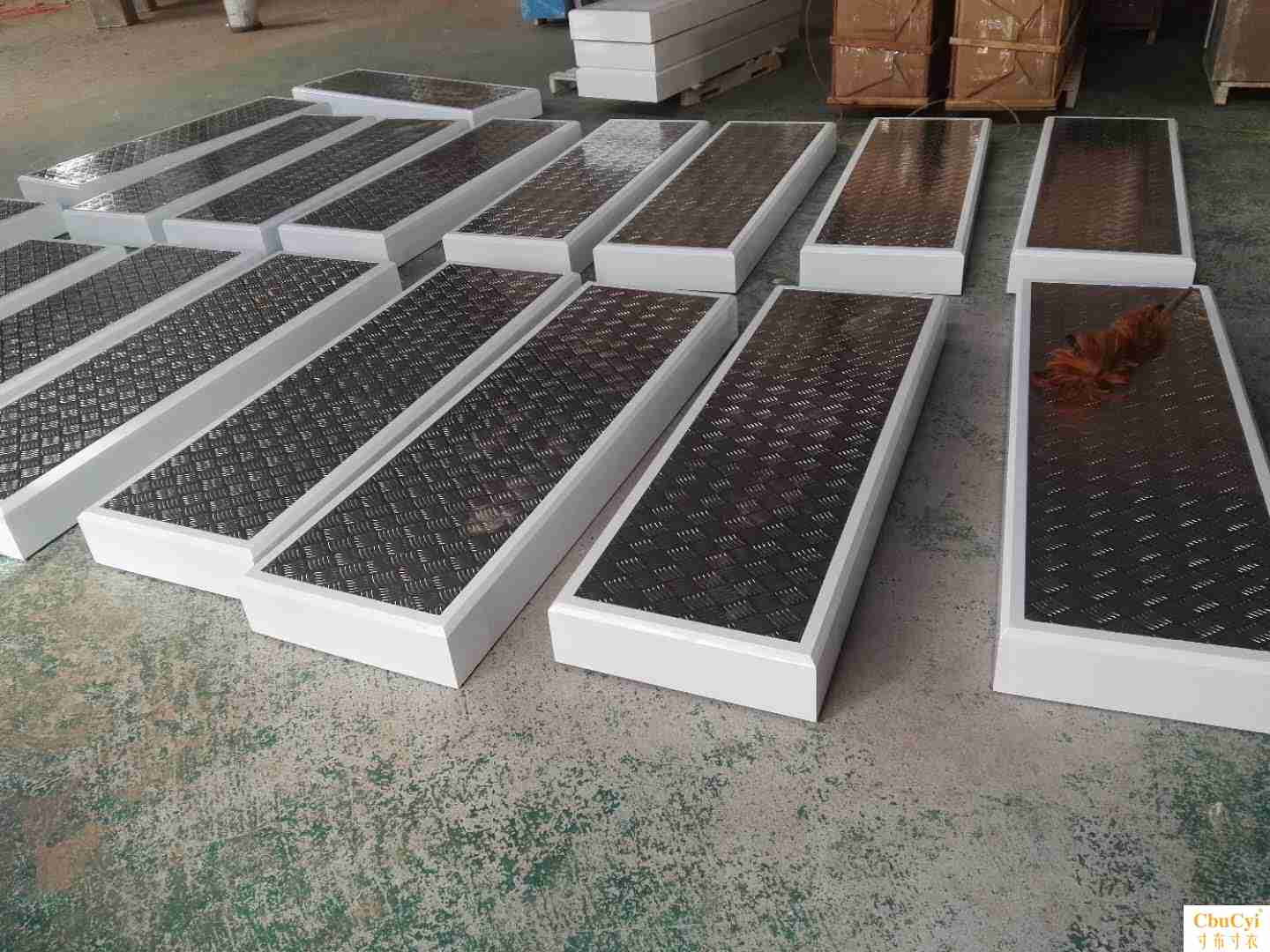 电动车展台地台摩托车陈列台地台自行车电动车展台铝合金防滑面板在类目 商业/办公家具, 货架/展柜, 其它货架中 - 来自Buy2taobao.com提供专业的淘宝代购服务