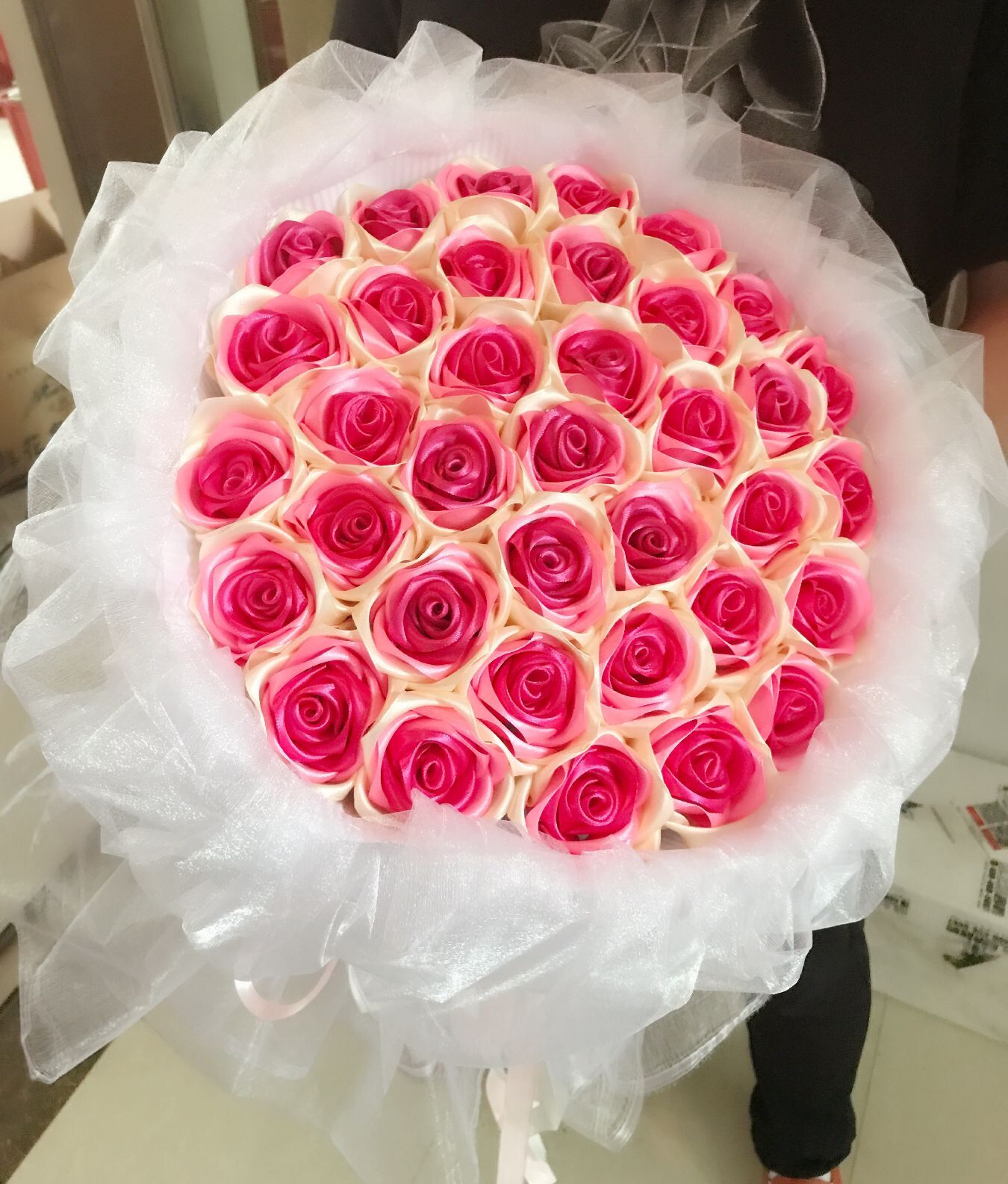 包邮DIY手工制作4CM丝带玫瑰花康乃馨花束材料包成品情人节礼物在类目 鲜花速递/花卉仿真/绿植园艺, DIY仿真花材料, 制作材料(新), 彩带中 - 来自Buy2taobao.com提供专业的淘宝代购服务