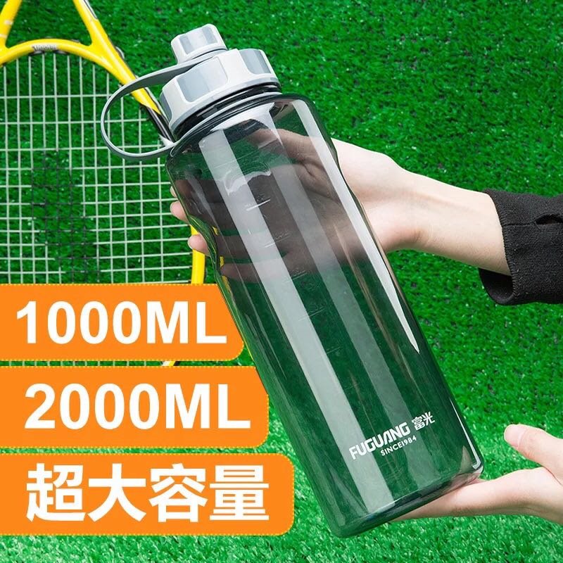 塑料水杯旅行防漏超大号大众时尚春天可爱随手杯男带盖大容量2000|msdalam kategori pinggan mangkuk, Cup/cawan/cerek, Piala ruang - dari Buy2taobao.com untuk memberikan perkhidmatan ejen Taobao profesional membeli