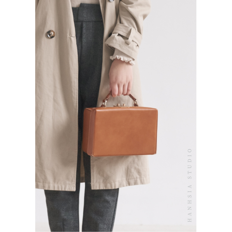 Letter Summer genuine leather Handbag temperament goddess Retro originality Simplicity capacity cowhide Box Inclined shoulder bagin the Leather/Lady bags/Men's bag, Ms. bags category - from Buy2taobao.com to provide professional Taobao agent buy service