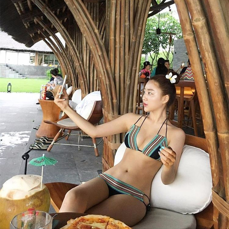 INS韩国网红新款绑带比基尼聚拢性感三角杯挂脖条纹泳衣女游泳衣在类目 运动/瑜伽/健身/球迷用品, 游泳, 比基尼中 - 来自Buy2taobao.com提供专业的淘宝代购服务