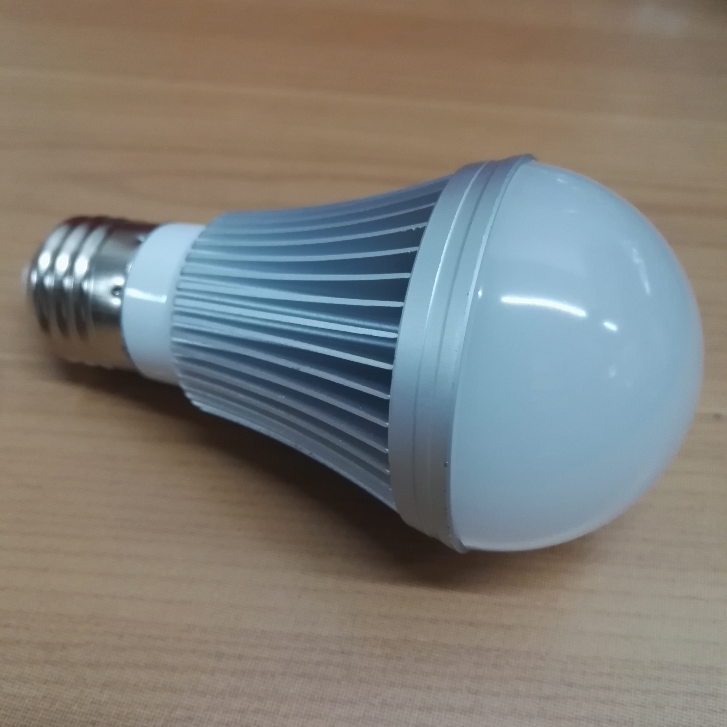 特价高品质宽电压led3 5 7瓦金属球泡高亮型3/5/7w led铝壳灯泡在类目 家装主材, 光源, 其它光源中 - 来自Buy2taobao.com提供专业的淘宝代购服务