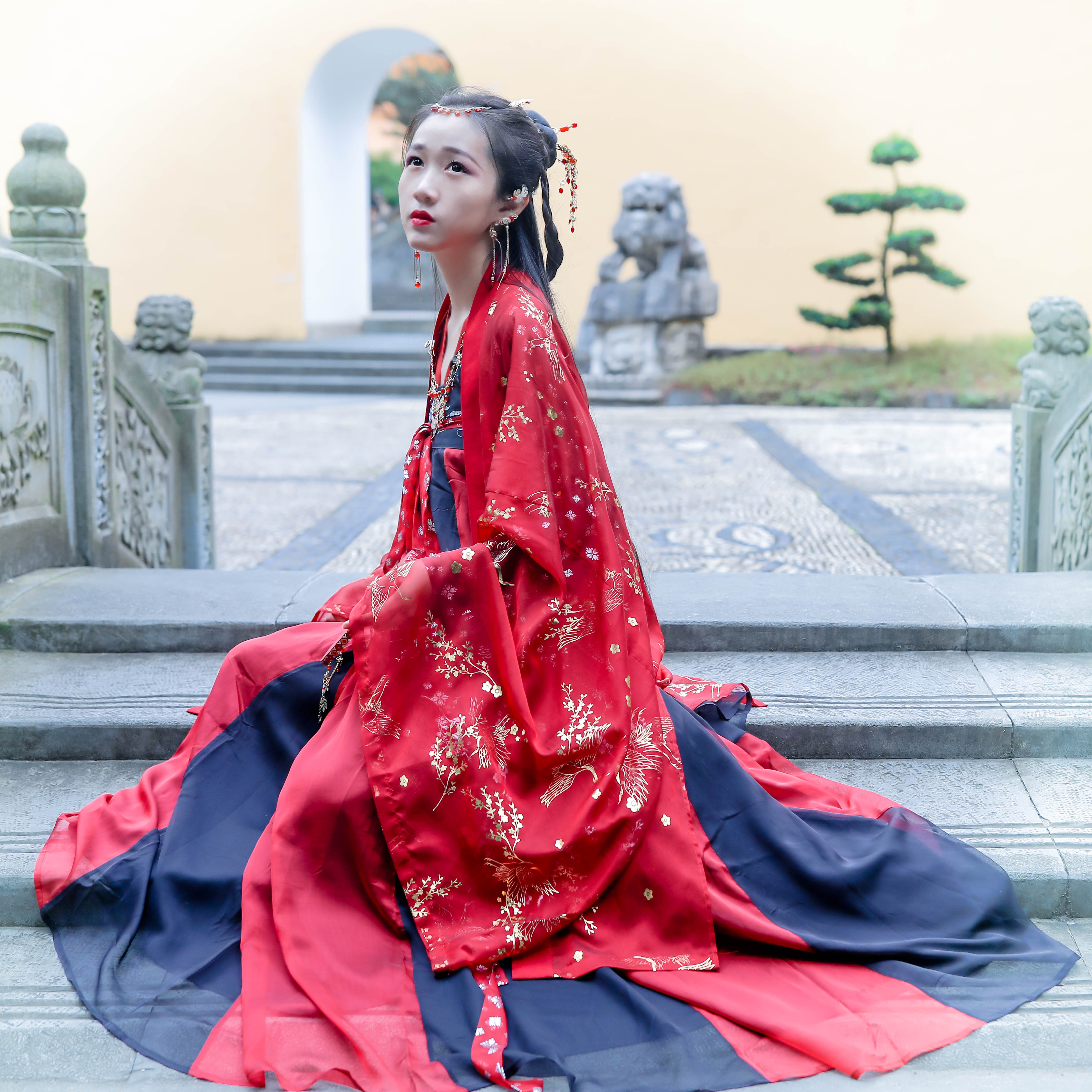 山有扶苏 原创彻听 传统汉服女齐胸破裙幻色仙鹤烫金大袖衫套装在类目 女装/女士精品, 唐装/民族服装/舞台服装, 民族服装/舞台装中 - 来自Buy2taobao.com提供专业的淘宝代购服务