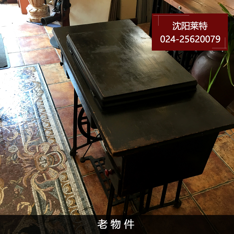 缝纫机桌子旧物件剃头椅把手瓷瓶花瓶煤油灯瓶旧木箱重工业风在类目 家居饰品, 摆件中 - 来自Buy2taobao.com提供专业的淘宝代购服务