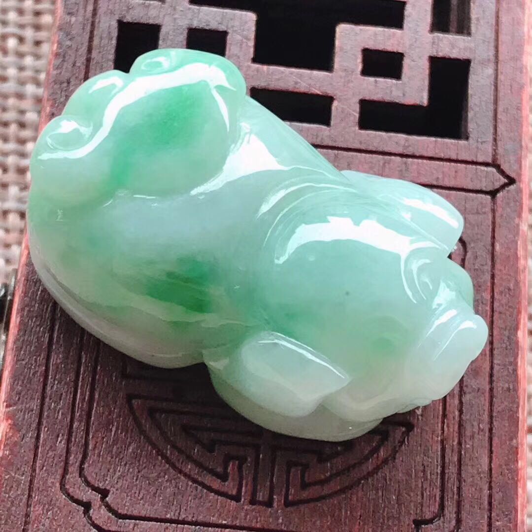 翡翠直播天然翡翠生肖豬挂件在類目 珠寶/鑽石/翡翠/黃金, 翡翠(新), 珠寶奇石中 - 來自Buy2taobao.com提供專業的淘寶代購服務