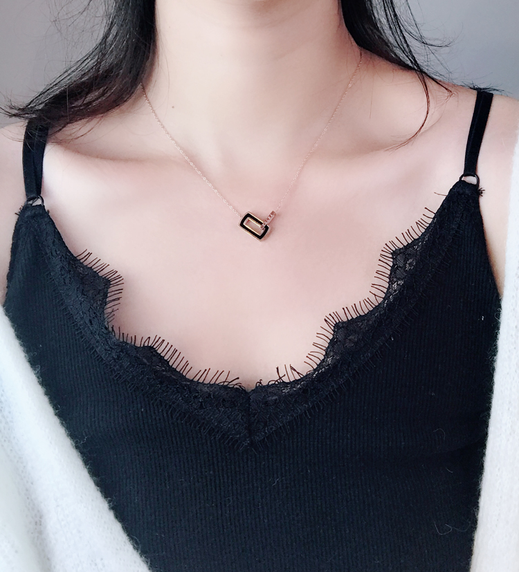 日韓版黑陶瓷項鏈女玫瑰金短鎖骨琏吊墜百搭簡約钛鋼不退色配飾在類目 飾品/流行首飾/時尚飾品新, 項鍊中 - 來自Buy2taobao.com提供專業的淘寶代購服務