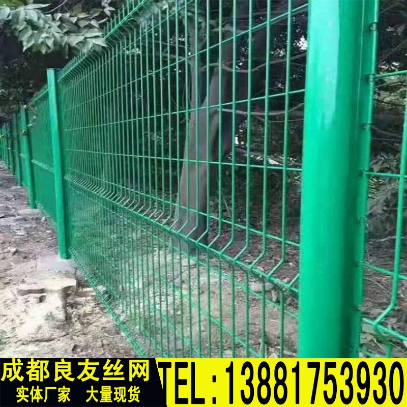 四川成都高速公路雙邊護欄網 綠色塑膠隔離柵欄 防護圍欄鐵絲網在類目 五金/工具, 施工保護, 交通安全保護, 護欄/隔離欄中 - 來自Buy2taobao.com提供專業的淘寶代購服務
