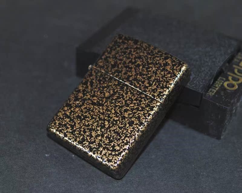 原装正品Zippo芝宝打火机-绝版收藏-2002年特殊工艺金矿脉烫金底在类目 ZIPPO/瑞士军刀/眼镜, 品牌打火机及配件, ZIPPO/芝宝中 - 来自Buy2taobao.com提供专业的淘宝代购服务