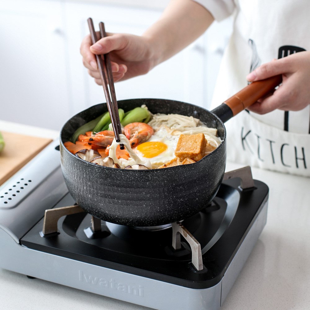 Kawashima Japanese All black Wooden handle Snow pan household Cooking pot Instant noodles multi-function Small milk pot Skillet Soup potin the Kitchen/Cooking utensils , Cooking utensils , Cookware/Pot/Kettle , Milk pot category - from Buy2taobao.com to provide professional Taobao agent buy service