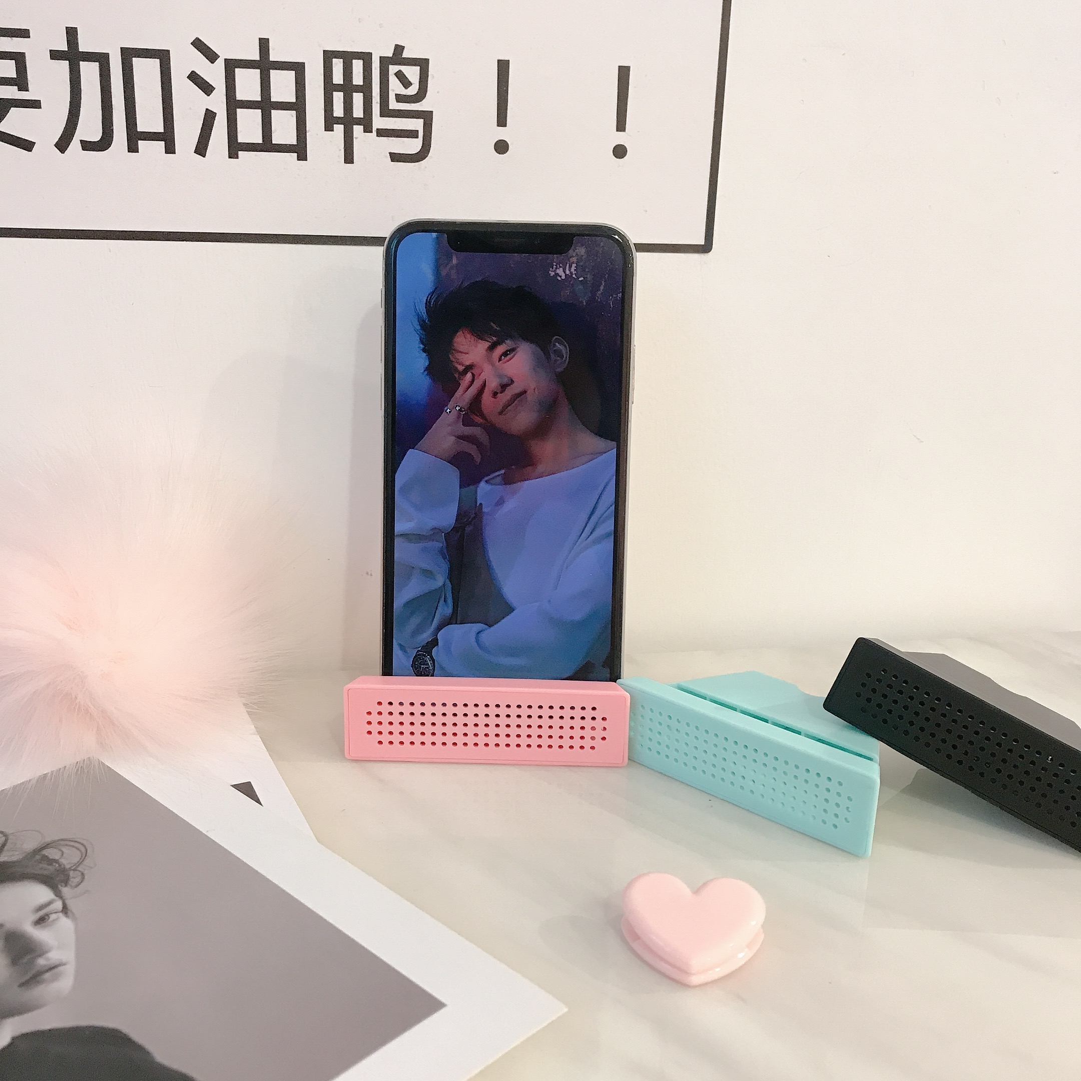 少女心放映室 迷你手机支架 可横屏竖屏扩音 桌面追剧听歌小支架在类目 3C数码配件, 手机配件, 手机支架/手机座中 - 来自Buy2taobao.com提供专业的淘宝代购服务