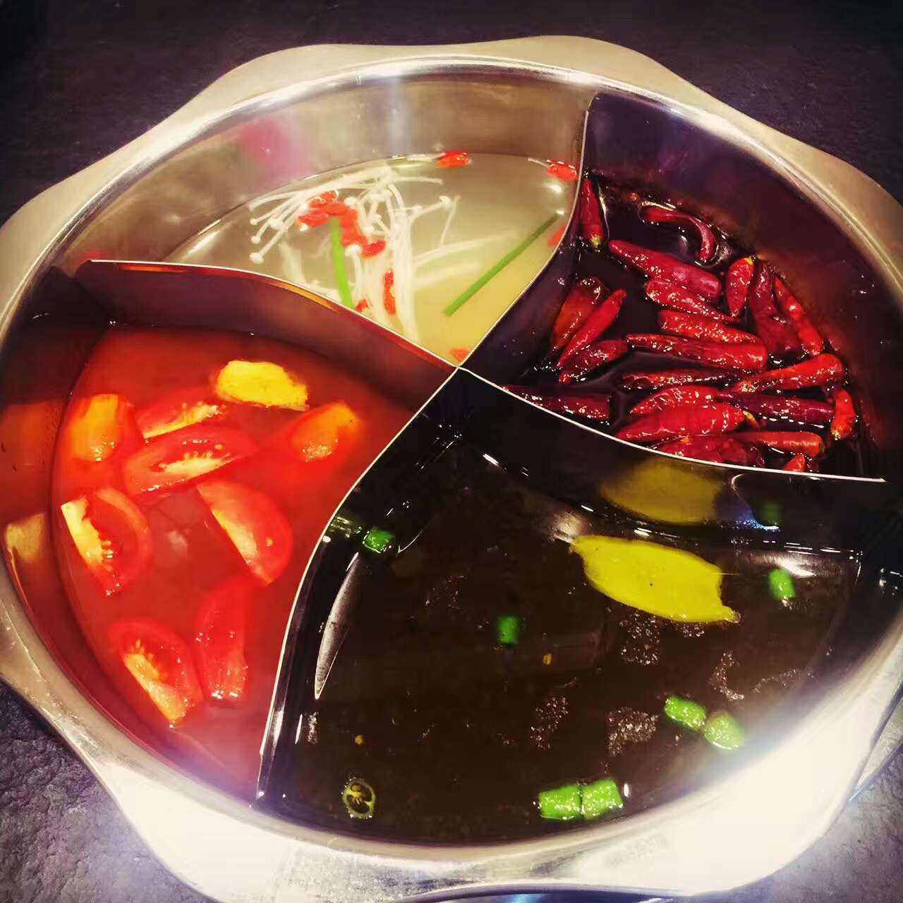 火锅店加厚不锈钢火锅盆 电磁炉燃气通用火锅锅 四宫格4味火锅在类目 厨房/烹饪用具, 烹饪用具, 锅具/煲/烧水壶, 汤锅中 - 来自Buy2taobao.com提供专业的淘宝代购服务