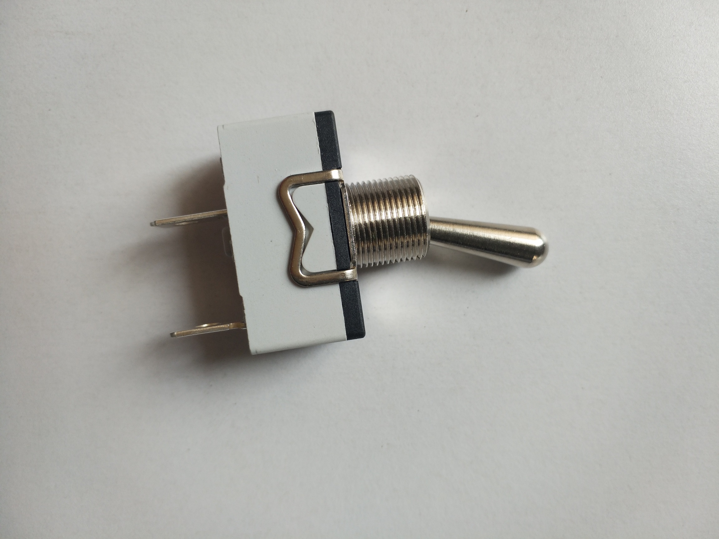 进口APEM631H 2脚2档 纽子开关 开孔12MM 15A250V在类目 3C数码配件, 电子元器件市场, 开关/按钮, 拨动开关中 - 来自Buy2taobao.com提供专业的淘宝代购服务