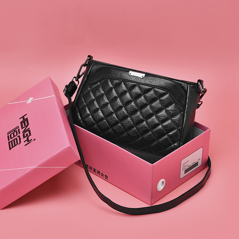 妈妈包包软皮女包新款2019时尚小香风菱格大气中年单肩斜挎小包在类目 箱包皮具/热销女包/男包, 女士包袋中 - 来自Buy2taobao.com提供专业的淘宝代购服务