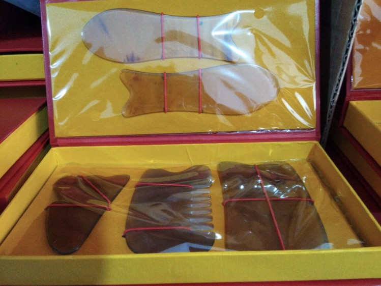 正品天然牛角刮痧板五件套装刮痧片油按摩疏通经络面部腿部背部在类目 个人护理/保健/按摩器材, 经络保健器材, 刮痧片/板中 - 来自Buy2taobao.com提供专业的淘宝代购服务