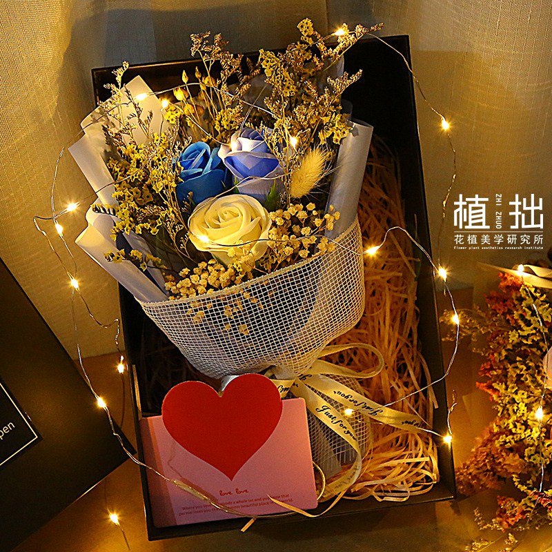 手工幹花小花束玫瑰香皂花滿天星帶串燈禮盒送朋友生日教師節禮物在類目 家居飾品, 花瓶/花器/仿真花/仿真飾品, 乾花/花瓣/乾花包/幹樹枝中 - 來自Buy2taobao.com提供專業的淘寶代購服務