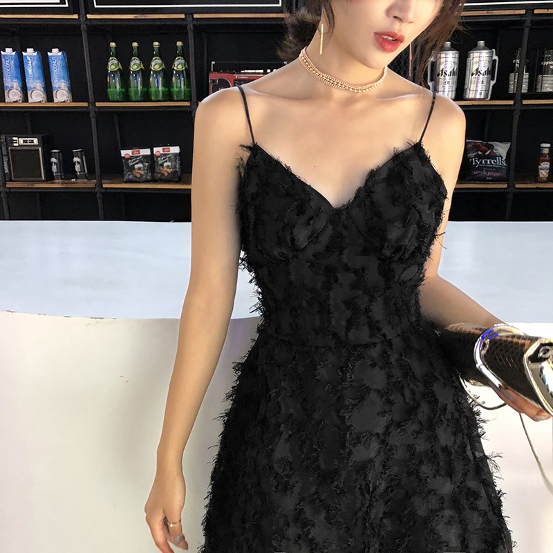适合短发的晚礼服黑色晚礼服女羽毛吊带长裙显瘦晚宴聚会生日派对在类目 女装/女士精品, 婚纱/旗袍/礼服, 礼服/晚装中 - 来自Buy2taobao.com提供专业的淘宝代购服务