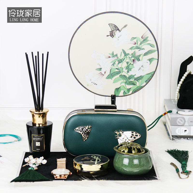 样板房新中式率色调衣帽间房间衣柜梳妆台饰品摆件组合全屋定制在类目 家居饰品, 家饰软装搭配套装中 - 来自Buy2taobao.com提供专业的淘宝代购服务