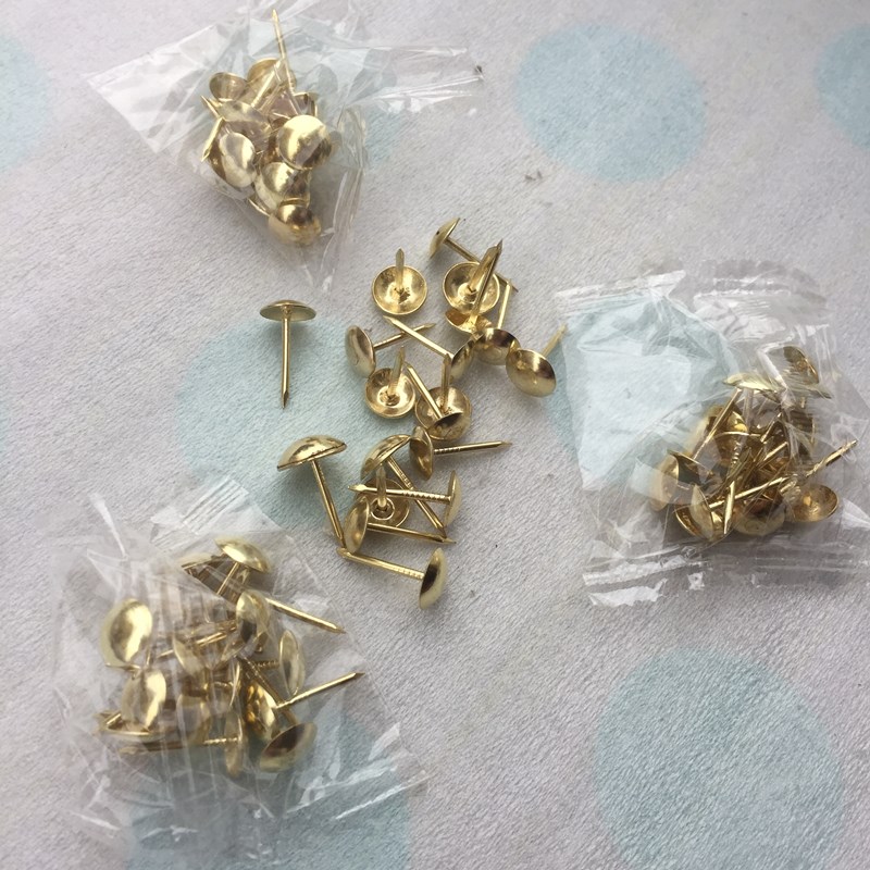 图钉 金属圆头钉大头铁钉子纱门纱窗沙门防蚊门帘安装配件在类目 居家布艺, 窗帘门帘及配件, 门帘中 - 来自Buy2taobao.com提供专业的淘宝代购服务