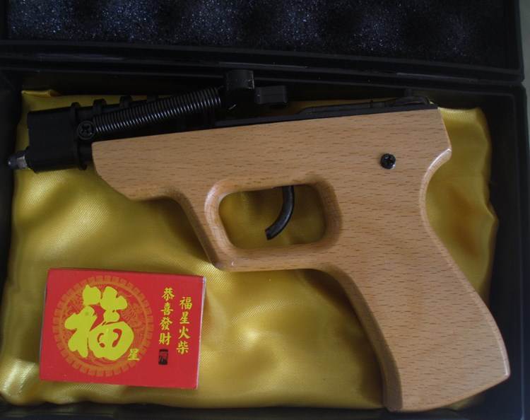 新款红榉木木把ppK链条枪儿童火柴玩具枪洋火枪怀旧礼品玩具在类目 玩具/童车/益智/积木/模型, 户外运动/休闲/传统玩具, 其他户外休闲玩具中 - 来自Buy2taobao.com提供专业的淘宝代购服务