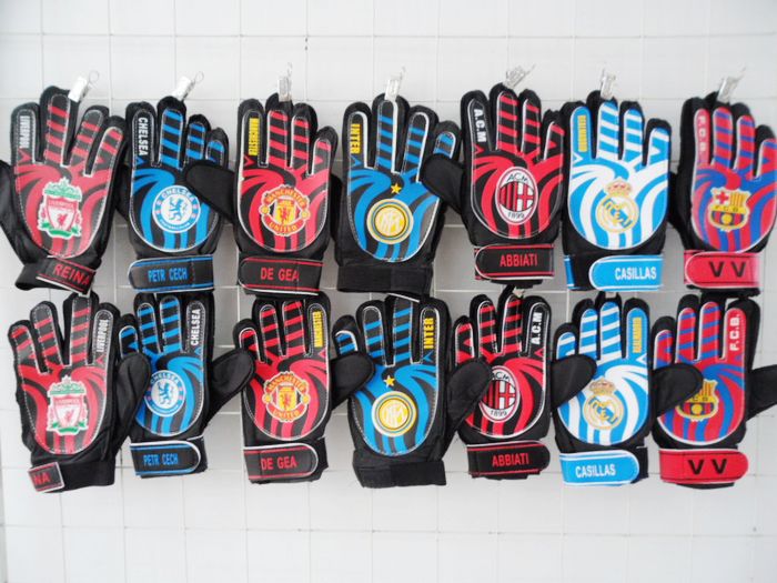 Sports Safety football adult Goalkeeper Gloves Mitts Children football glove Goalkeeper Glovesin the Sports/Yoga/Fitness/Fans supplies , Football , Goalkeeper Gloves category - from Buy2taobao.com to provide professional Taobao agent buy service