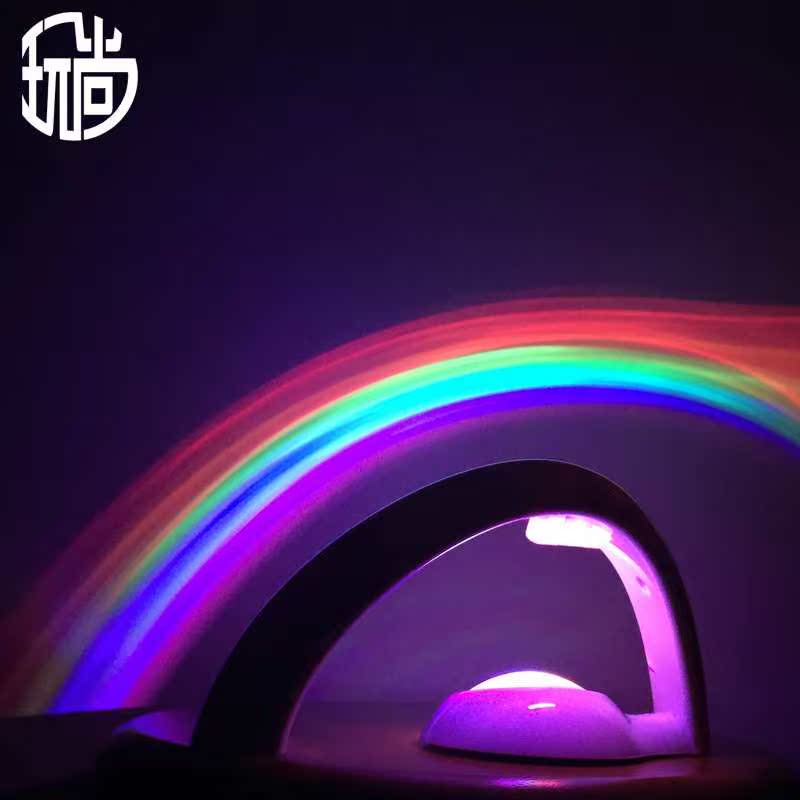 彩虹投影仪创意浪漫星空投影灯自拍照发光玩具小道具生日礼物在类目 玩具/童车/益智/积木/模型, 电子/发光/充气/整蛊玩具, 发光玩具中 - 来自Buy2taobao.com提供专业的淘宝代购服务