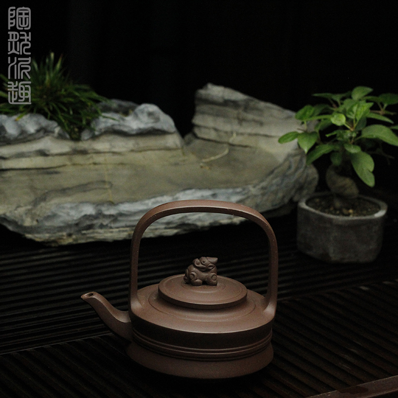 紫砂精品功夫茶具手工茶壶自主实拍新品貔貅双线提梁壶|msdalam kategori pinggan mangkuk, set teh, teko - dari Buy2taobao.com untuk memberikan perkhidmatan ejen Taobao profesional membeli