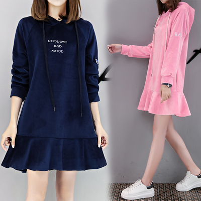 金丝绒鱼尾连衣裙女冬装新款学院风加绒加厚连帽荷叶边中长款卫衣