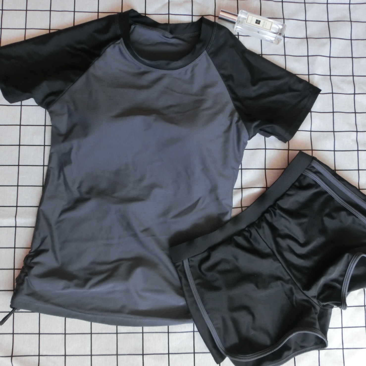 特价 游泳裤单女士泳裤四角分体比基尼泳裤 半袖健身房运动泳衣女在类目 运动/瑜伽/健身/球迷用品, 游泳, 比基尼中 - 来自Buy2taobao.com提供专业的淘宝代购服务