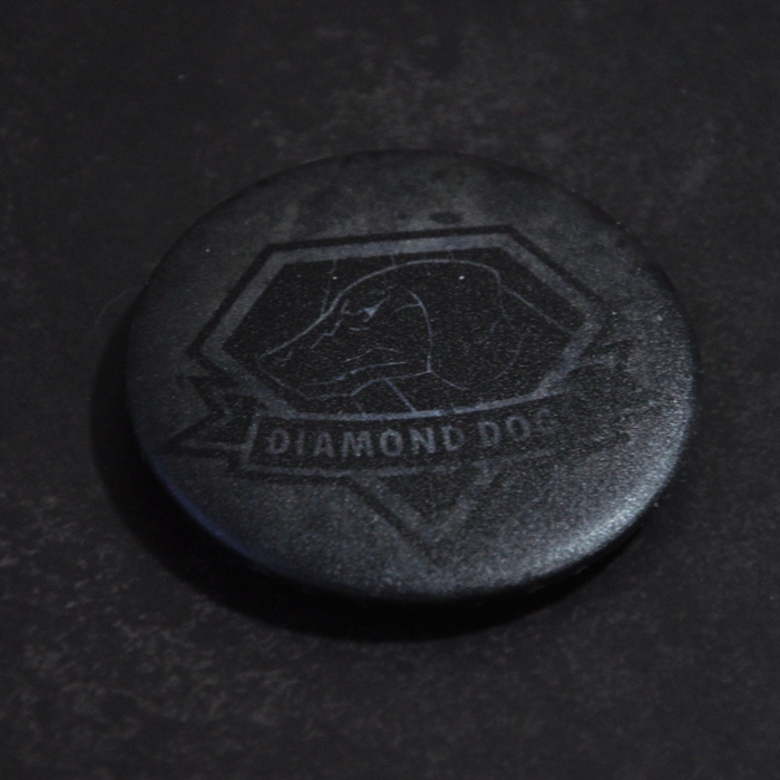 特色底纹 马口铁徽章 58mm 合金装备 DD 钻石狗-黑|msdalam kategori adat peribadi/Design Services/DIY, pejabat/alat tulis adat, lencana peribadi - dari Buy2taobao.com untuk memberikan perkhidmatan ejen Taobao profesional membeli