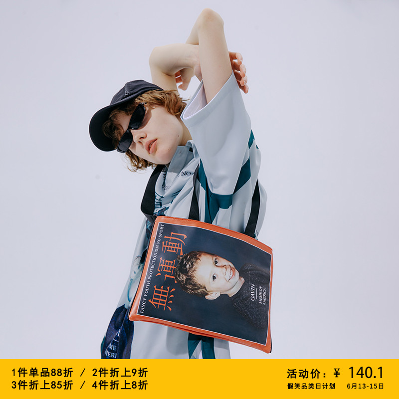 【FLAM 官方网店】嘻哈潮牌国潮 FYP 假笑男孩联名款电脑斜挎包|msdalam kategori beg sukan/pakej luar/Fitting, Satchel/beg/pakej percutian - dari Buy2taobao.com untuk memberikan perkhidmatan ejen Taobao profesional membeli