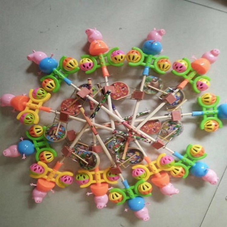 小豬佩呀奇搖搖鼓 佩奇玩具廟會 人偶搖搖木鼓在類目 玩具/童車/益智/積木/模型, 幼兒響鈴/布玩/安撫玩具, 撥浪鼓中 - 來自Buy2taobao.com提供專業的淘寶代購服務