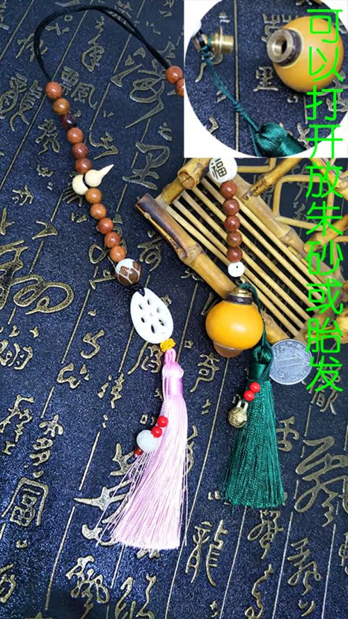 原创鱼惊石空葫芦朱砂辟邪保平安汽车后视镜车挂流苏汽车挂件在类目 汽车/用品/配件/改装, 汽车用品/内饰品, 汽车香水/净化/降温剂, 车用炭类吸附品中 - 来自Buy2taobao.com提供专业的淘宝代购服务