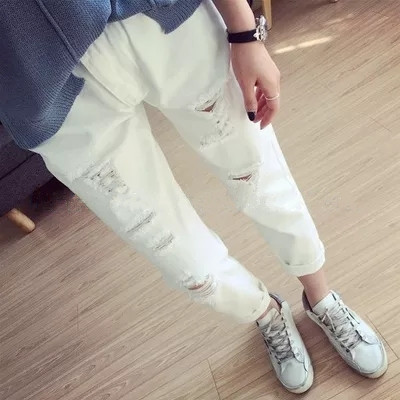 韩版修身显瘦白色简约破洞裤 宽松学生牛仔裤