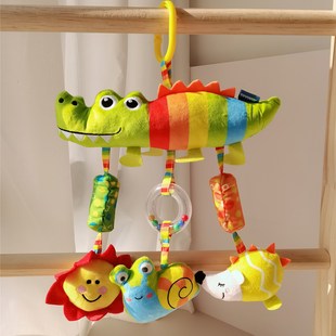 婴儿彩色推车挂件汽车风铃挂件，动物鳄鱼车床，挂宝宝毛绒玩具
