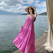 粉色吊带挂脖连衣裙三亚云南洱海海边度假沙滩，裙背心长裙大露背