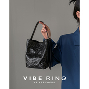 Vibe Ring质感真皮水桶包包女2023潮小众酷黑单肩斜挎褶皱包