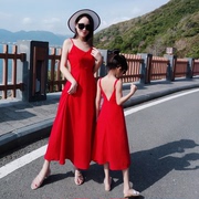 亲子装2023夏装母女装洋气连衣裙，海边度假沙滩，裙露背吊带长裙