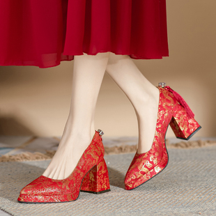 高级感中式红色高跟鞋女粗跟龙凤褂秀禾婚鞋新娘鞋尖头防水台单鞋